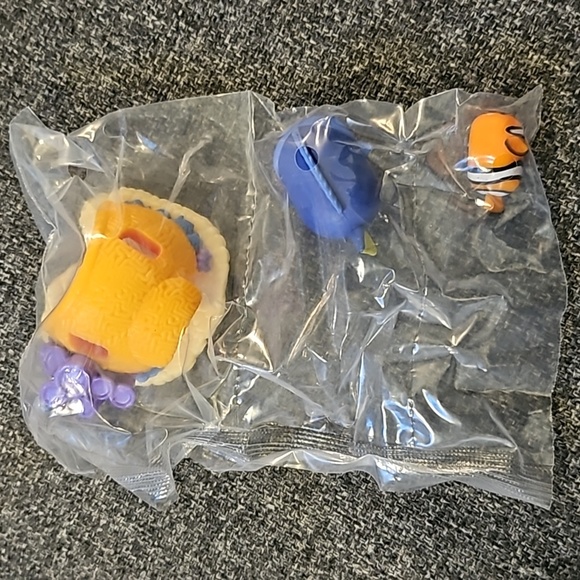Dory & Nemo Disney 100 Series 3 Tsum Tsum - Picture 2 of 3